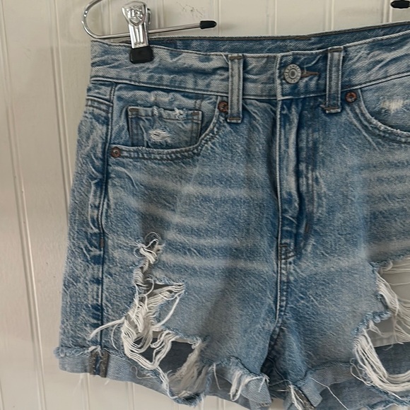 American Eagle Mom Shorts Cutoff Distressed Blue Denim Shorts sz 4 - Picture 4 of 12